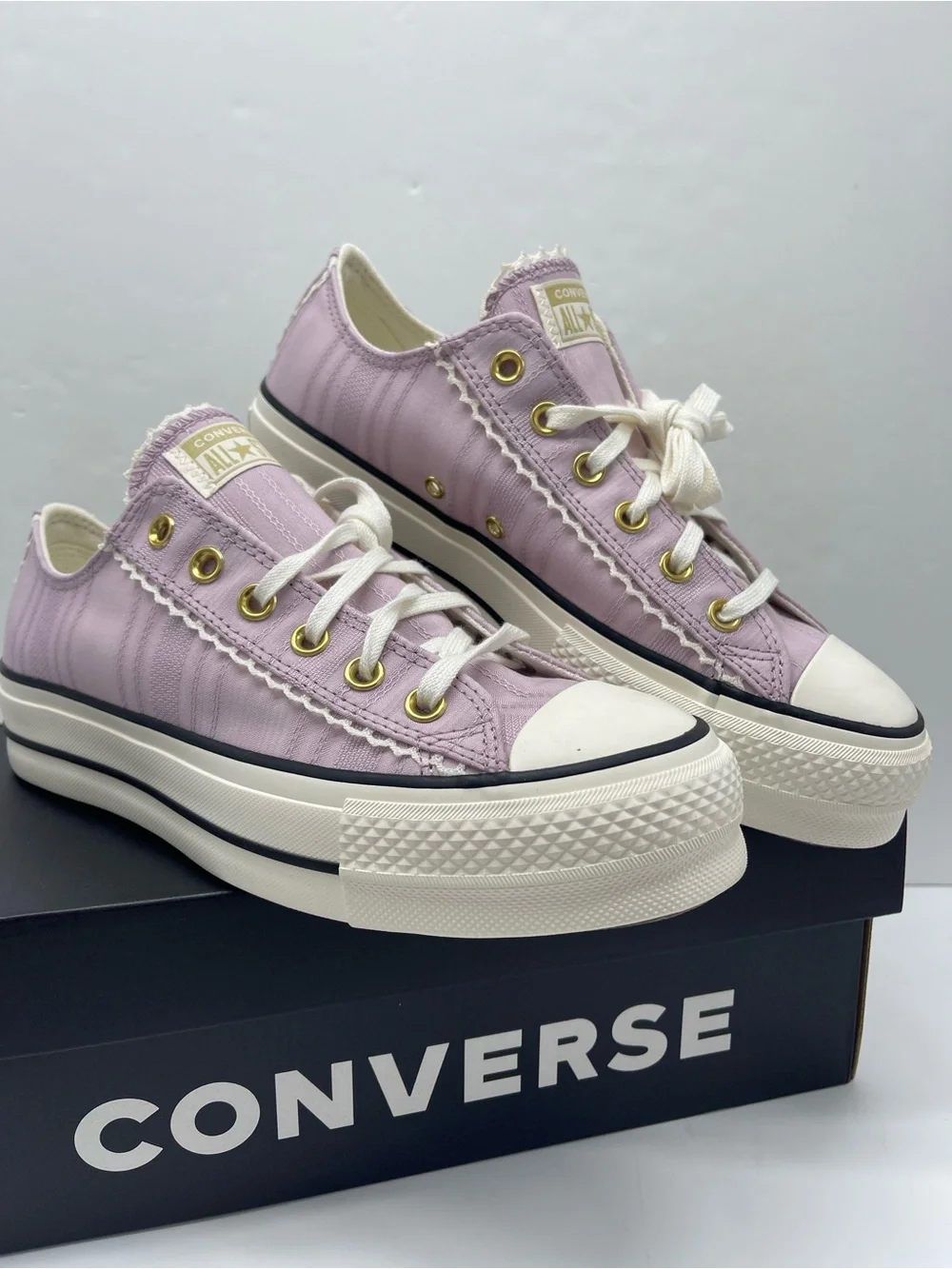 Converse A17201C CTAS LIFT OX ALTITUDE LILAC/EGRET/BLACK Platform Sneakers
